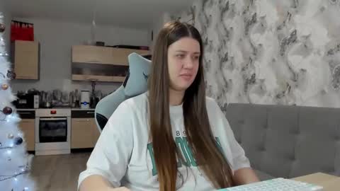 kianna_dior_ online show from 12.20.25