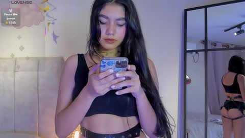 Snapshot of kiara_violet_ chatting on 04.22.26 Kiara online show from 04.22.26
