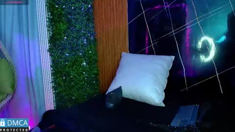 Snapshot of kiara_zahiri_ chatting on 09.13.25 Kiara Zahiri online show from 09.13.25