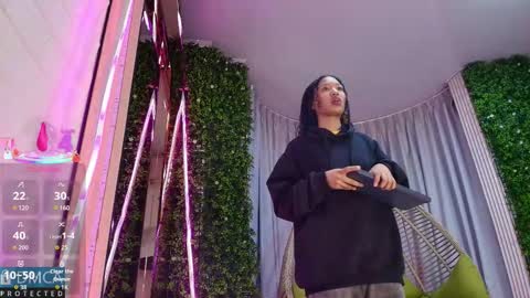 Snapshot of kiara_zahiri_ chatting on 09.17.25 Kiara Zahiri online show from 09.17.25