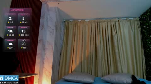 Snapshot of kiara_zahiri_ chatting on 09.19.25 Kiara Zahiri online show from 09.19.25