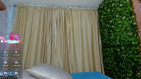 Snapshot of kiara_zahiri_ chatting on 09.25.25 Kiara Zahiri online show from 09.25.25