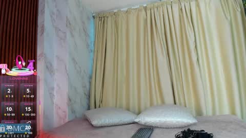 Snapshot of kiara_zahiri_ chatting on 10.01.25 Kiara Zahiri online show from 10.01.25