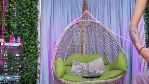 Snapshot of kiara_zahiri_ chatting on 10.06.25 Kiara Zahiri online show from 10.06.25