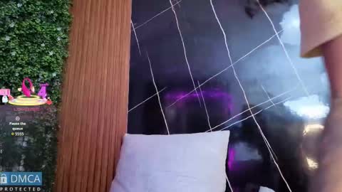 Snapshot of kiara_zahiri_ chatting on 10.10.25 Kiara Zahiri online show from 10.10.25