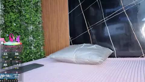 Snapshot of kiara_zahiri_ chatting on 10.17.25 Kiara Zahiri online show from 10.17.25