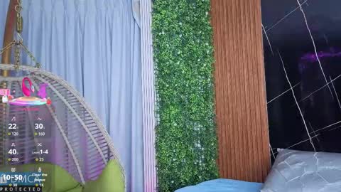 Snapshot of kiara_zahiri_ chatting on 10.20.25 Kiara Zahiri online show from 10.20.25