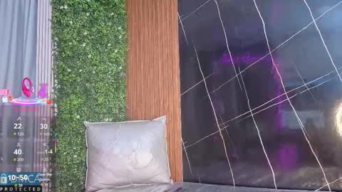 Snapshot of kiara_zahiri_ chatting on 10.21.25 Kiara Zahiri online show from 10.21.25