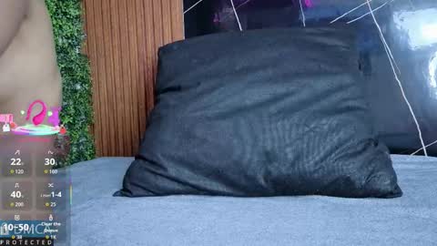 Snapshot of kiara_zahiri_ chatting on 10.28.25 Kiara Zahiri online show from 10.28.25