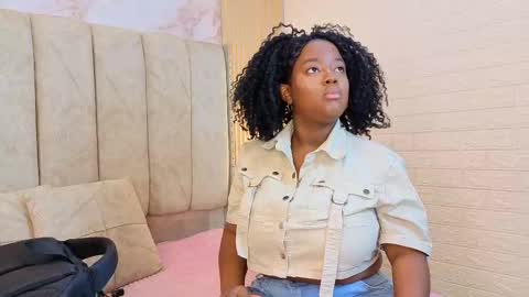 Snapshot of kiarazafira chatting on 10.04.25 kiarazafira online show from 10.04.25