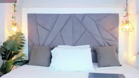 Snapshot of kiarhatrixie chatting on 10.22.25 kiarha online show from 10.22.25