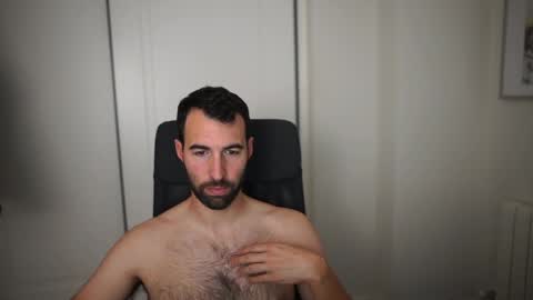 Snapshot of kiatog5 chatting on 03.12.25 Manu online show from 03.12.25