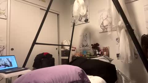 Snapshot of kibrombariu45 chatting on 12.23.24 HunneysPlayRoom online show from 12.23.24