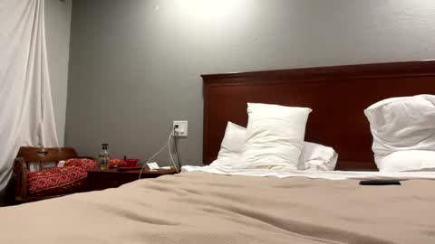 Snapshot of kibrombariu45 chatting on 02.21.25 HunneysPlayRoom online show from 02.21.25