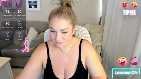 Snapshot of kierareines chatting on 10.04.25 Kiera Reines online show from 10.04.25