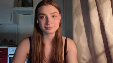 Snapshot of kierstentates chatting on 05.11.26 Ola my name is Lissa Lets hit 10 Thumbs Up together online show from 05.11.26
