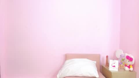 Snapshot of kiitty_horny_ chatting on 10.14.25 Melody online show from 10.14.25