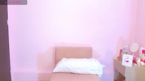 Snapshot of kiitty_horny_ chatting on 10.15.25 Melody online show from 10.15.25