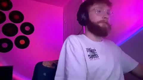 Snapshot of kiiyp chatting on 11.27.25 kiiyp online show from 11.27.25