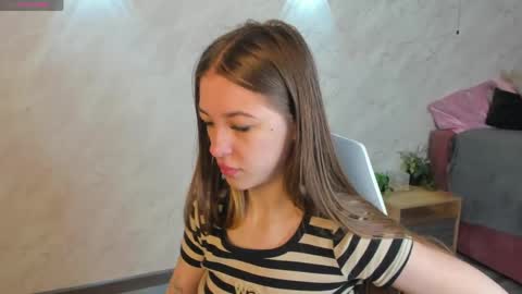 Snapshot of kiki_shanel chatting on 05.17.26 Kiki online show from 05.17.26