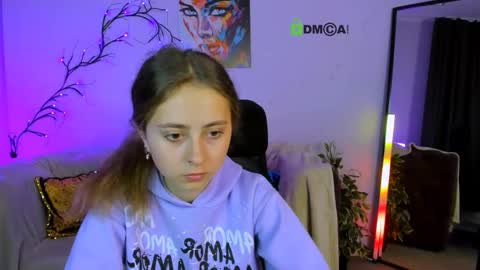 Snapshot of kiki_swan chatting on 09.29.25 kiki_swan online show from 09.29.25