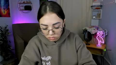 Snapshot of kiki_swan chatting on 01.19.26 kiki_swan online show from 01.19.26