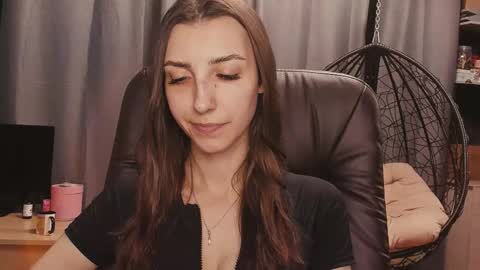 Snapshot of kikies_ chatting on 09.29.25 Mika and Miranda online show from 09.29.25