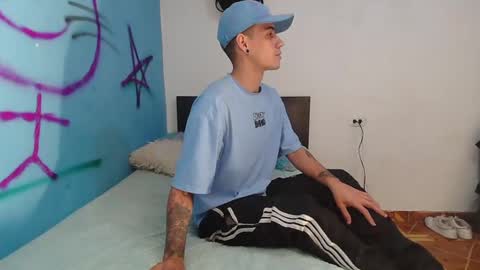 Snapshot of kilyan_ chatting on 01.05.25 jahn online show from 01.05.25