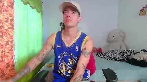 Snapshot of kilyan_ chatting on 10.15.25 jahn online show from 10.15.25