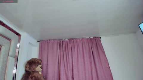 Snapshot of kim2_t chatting on 10.30.25 Nicole. online show from 10.30.25