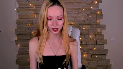 Snapshot of kim_boyd chatting on 03.08.25 kim_boyd online show from 03.08.25