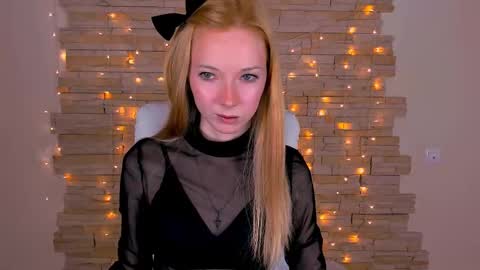 Snapshot of kim_boyd chatting on 03.10.25 kim_boyd online show from 03.10.25