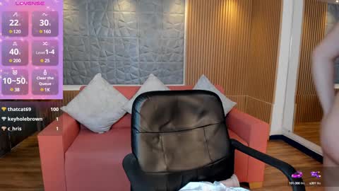 Snapshot of kim_brown_ chatting on 01.12.25 Kim online show from 01.12.25