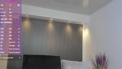 Snapshot of kim_brown_ chatting on 01.23.25 Kim online show from 01.23.25