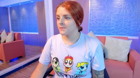 Snapshot of kim_brown_ chatting on 02.05.25 Kim online show from 02.05.25