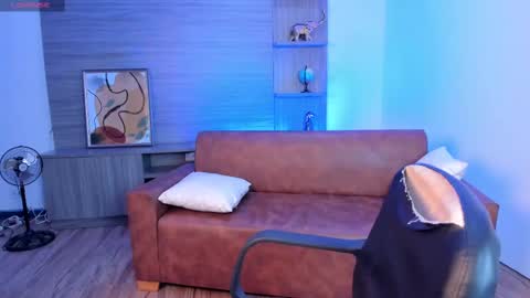 Snapshot of kim_brown_ chatting on 02.11.25 Kim online show from 02.11.25