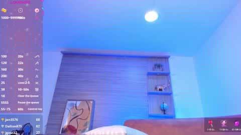 Snapshot of kim_brown_ chatting on 02.11.25 Kim online show from 02.11.25