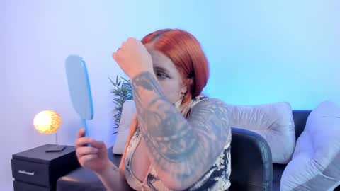 Snapshot of kim_brown_ chatting on 03.03.25 Kim online show from 03.03.25