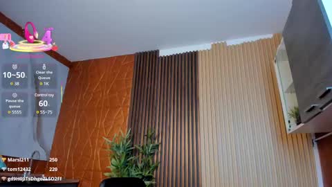 Snapshot of kim_brown_ chatting on 03.05.25 Kim online show from 03.05.25