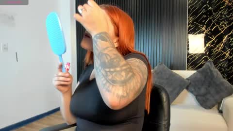 Snapshot of kim_brown_ chatting on 03.07.25 Kim online show from 03.07.25