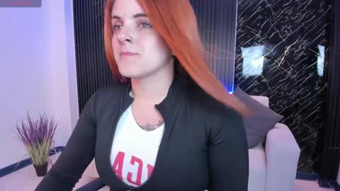 Snapshot of kim_brown_ chatting on 09.10.25 Kim online show from 09.10.25