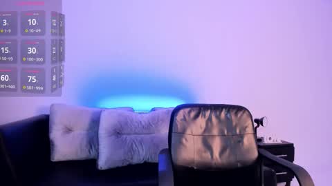 Snapshot of kim_brown_ chatting on 09.25.25 Kim online show from 09.25.25