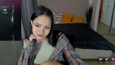 Snapshot of kim_brownie chatting on 01.22.25 Kim online show from 01.22.25