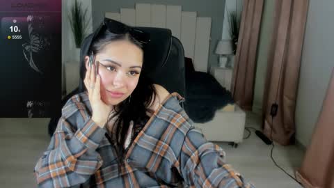 Snapshot of kim_brownie chatting on 01.30.25 Kim online show from 01.30.25
