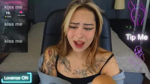 Kim online show from 10.15.25