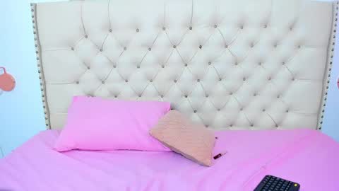 Snapshot of kim_eli chatting on 12.19.24 kim_eli online show from 12.19.24