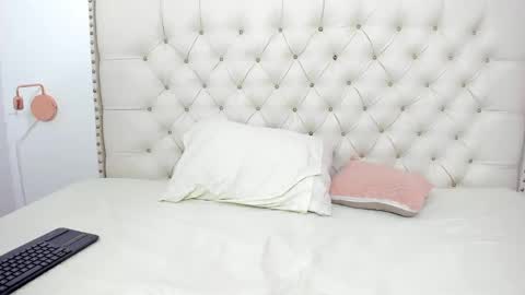 Snapshot of kim_eli chatting on 12.22.24 kim_eli online show from 12.22.24