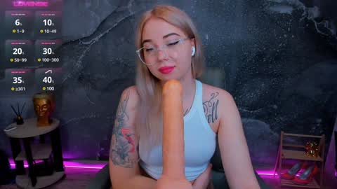 Snapshot of kim_girl_next_door chatting on 01.06.25 KIM online show from 01.06.25