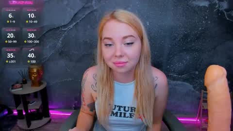 Snapshot of kim_girl_next_door chatting on 02.25.25 KIM online show from 02.25.25