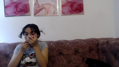 K I M online show from 02.08.25